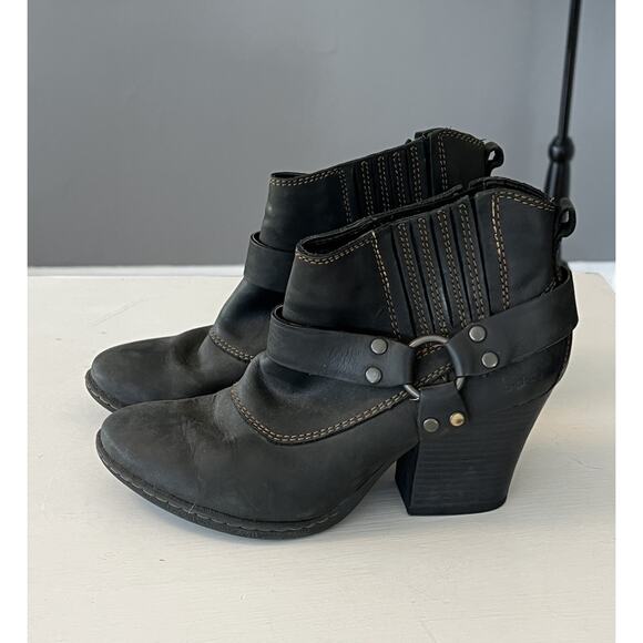 Born BOC Ankle Boots Womens Size 7.5 Black Leather Motorcycle Shoes Western - Picture 2 of 11